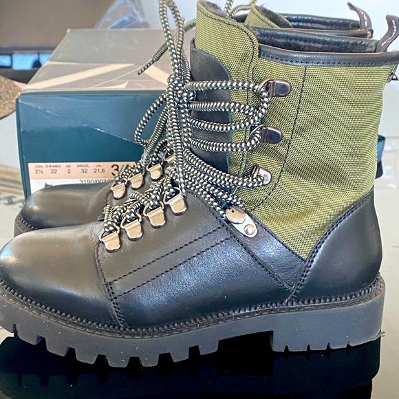 Zara unisex boots Insulated inside to keep your kid feet worm - Picture 4 of 7